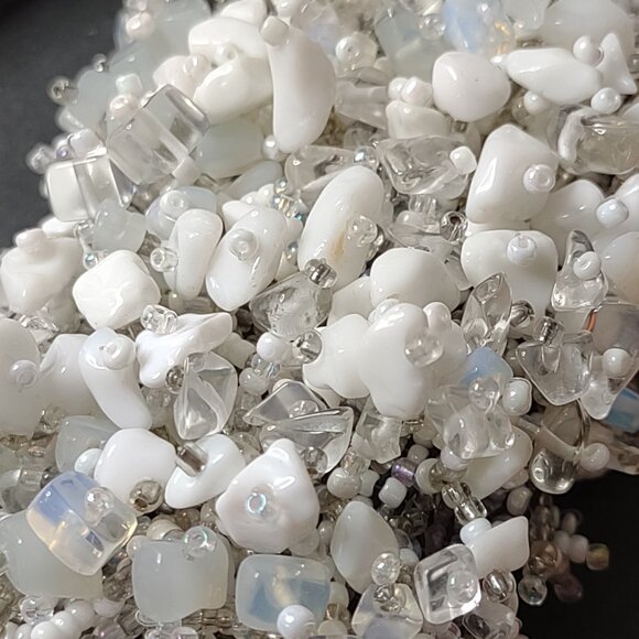 White And Clear Beaded Stretch Bracelet - Picture 1 of 7